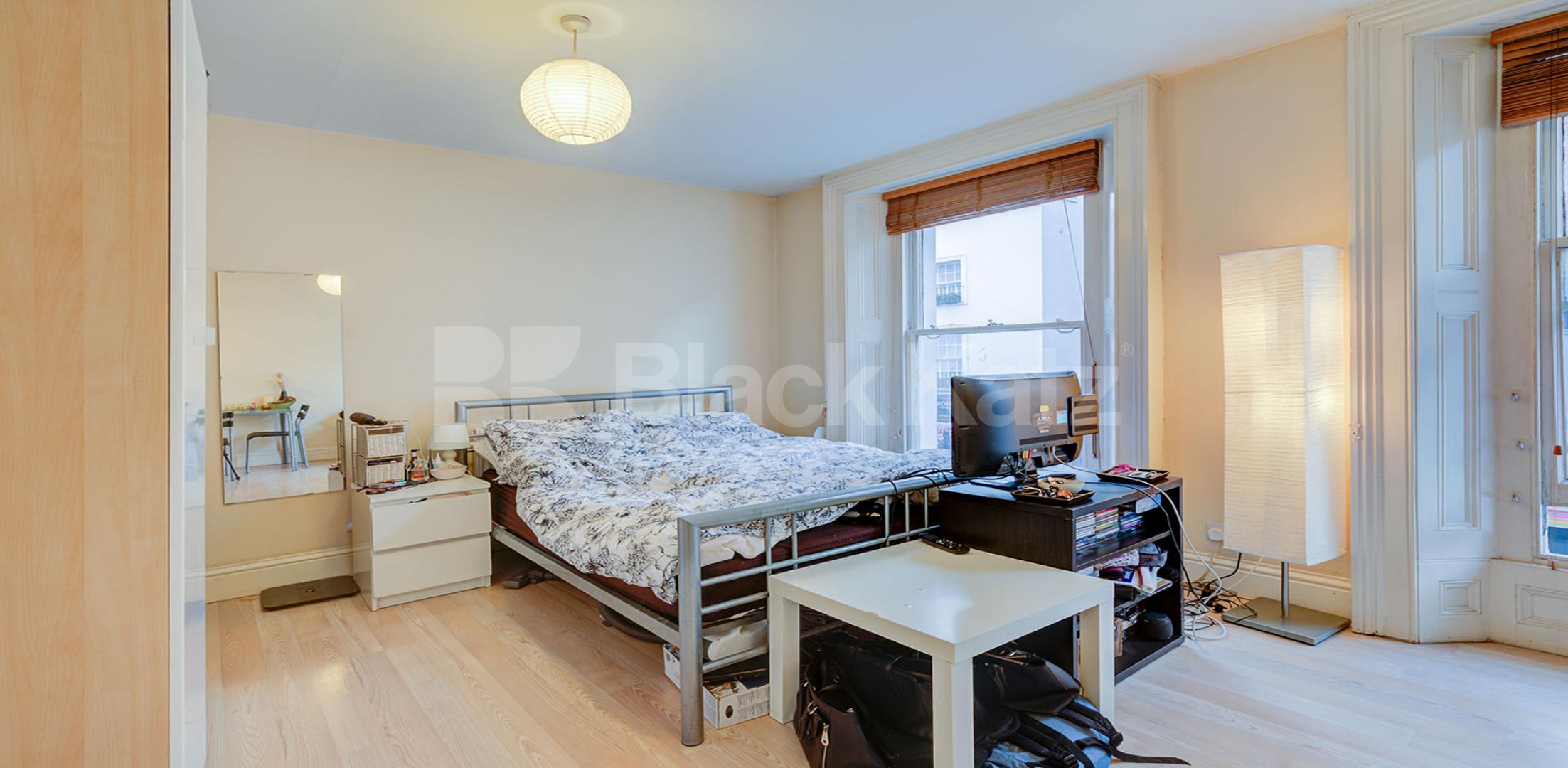 Spacious studio amazing location modern kitchen mins to tube & shops Abingdon Road, High Street Kensington